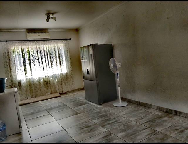 2 BEDROOM FLAT FOR SALE IN EDLEEN